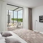 Design Noble With Bale