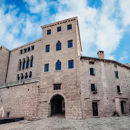 Villa Design Noble With *