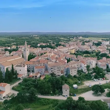 Design Noble With Villa *