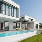 Villa Design Noble With Bale