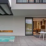 Villa Design Noble With