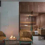 Villa Design Noble With