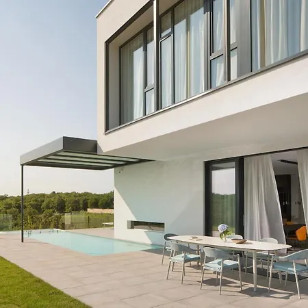 Villa Design Noble With