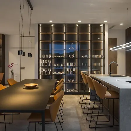 Villa Design Noble With
