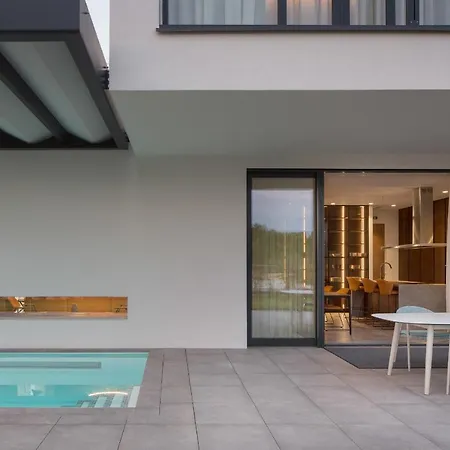 Villa Design Noble With