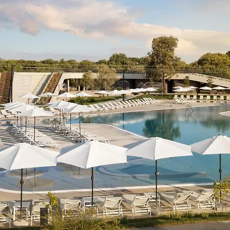 Design Noble With Villa