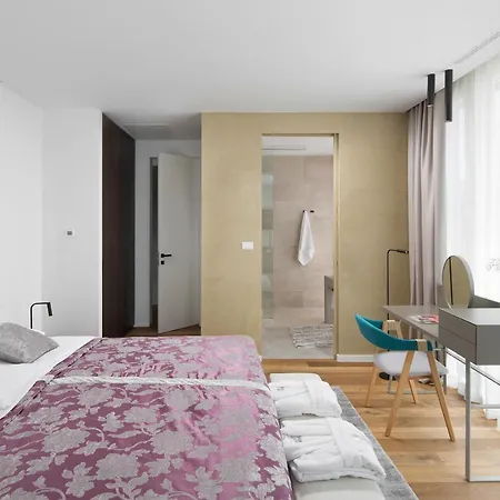 Design Noble With Villa *
