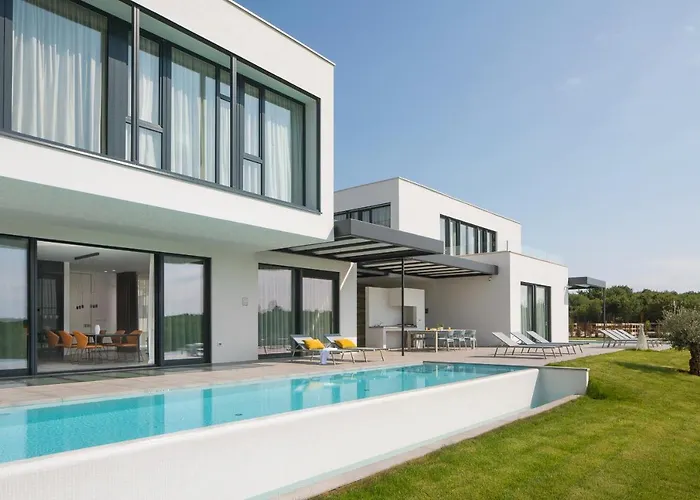 Villa Design Noble With Bale