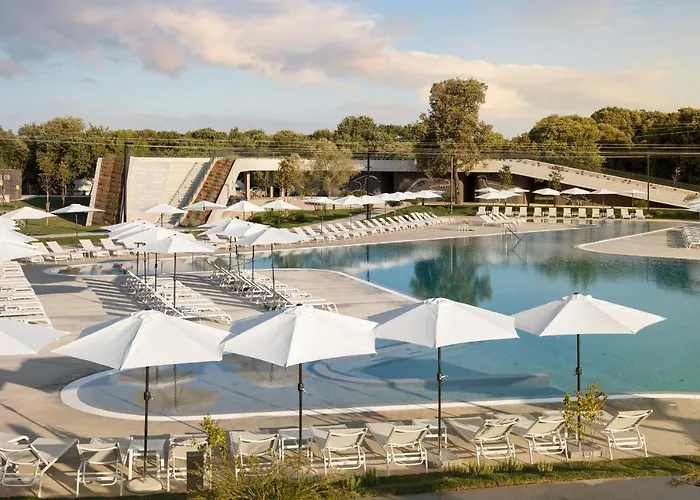 Design Noble With Villa