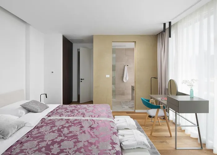 Design Noble With Villa *