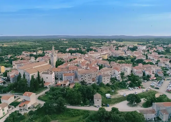 Design Noble With Villa *